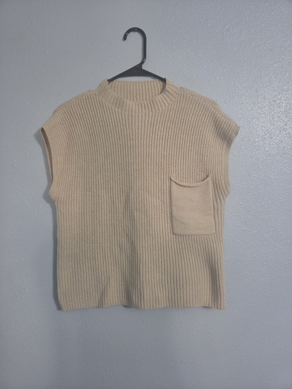 Women's M Beige Solid Ribbed Knit Cotton Crew Neck Sleeveless Pocket Sweater
